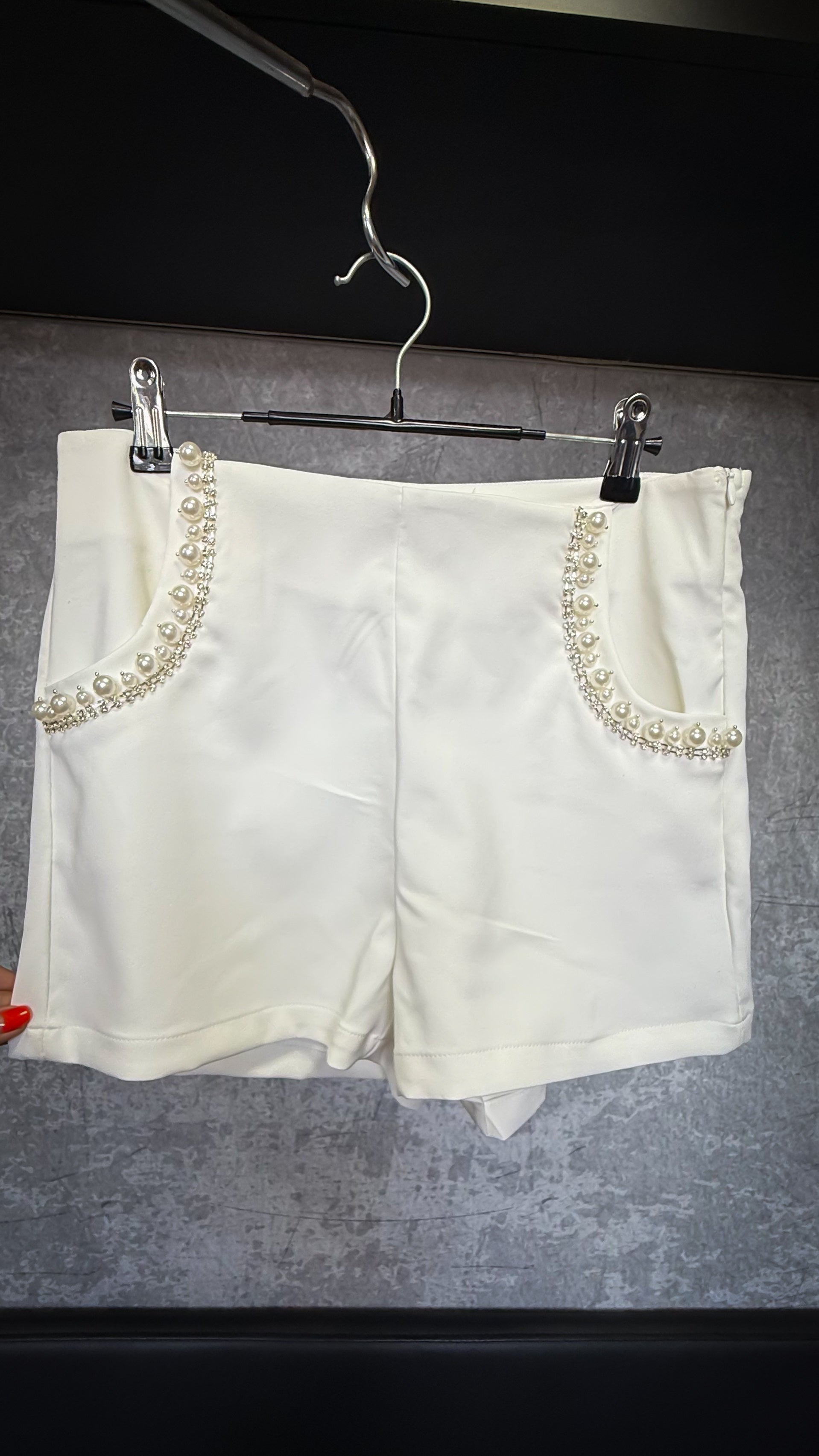 “PAMY” HIGH WAIST PEARL DETAIL SHORT