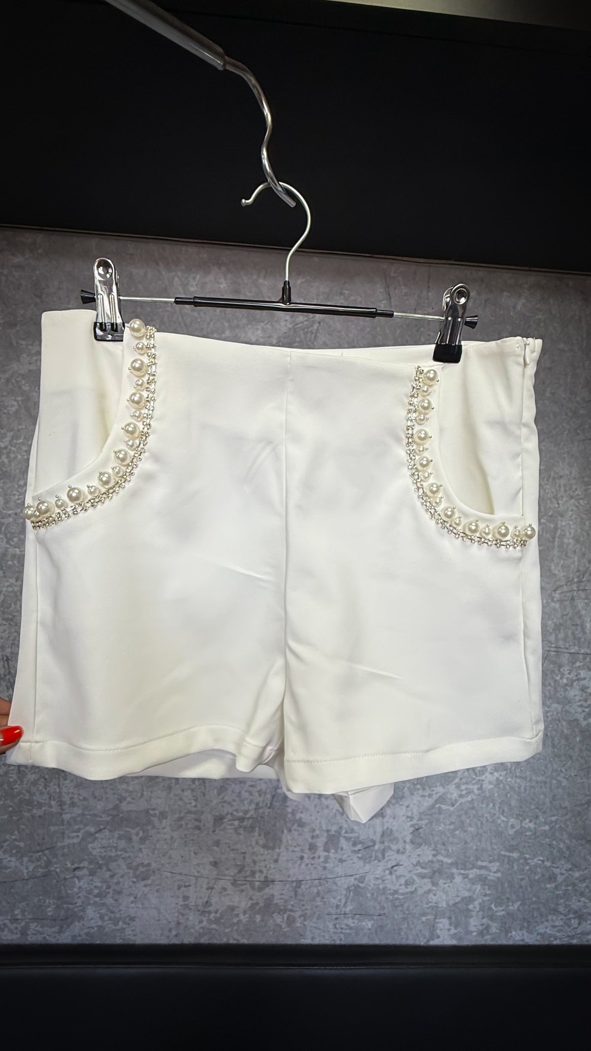 “PAMY” HIGH WAIST PEARL DETAIL SHORT