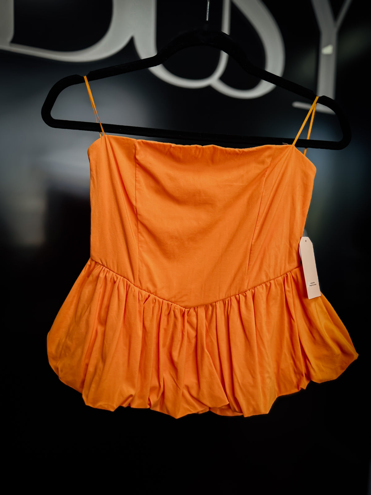 “ARIANA” STRAPLESS PEPLUM TOP