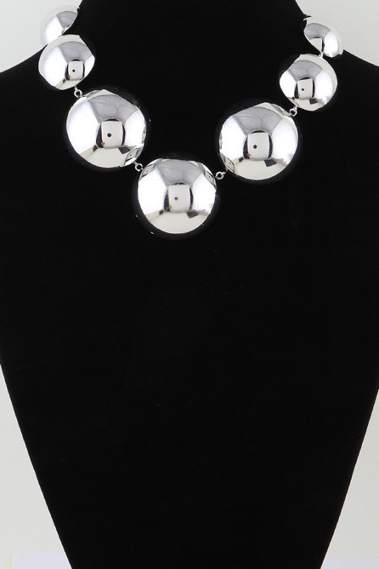 STATEMENT NECKLACE