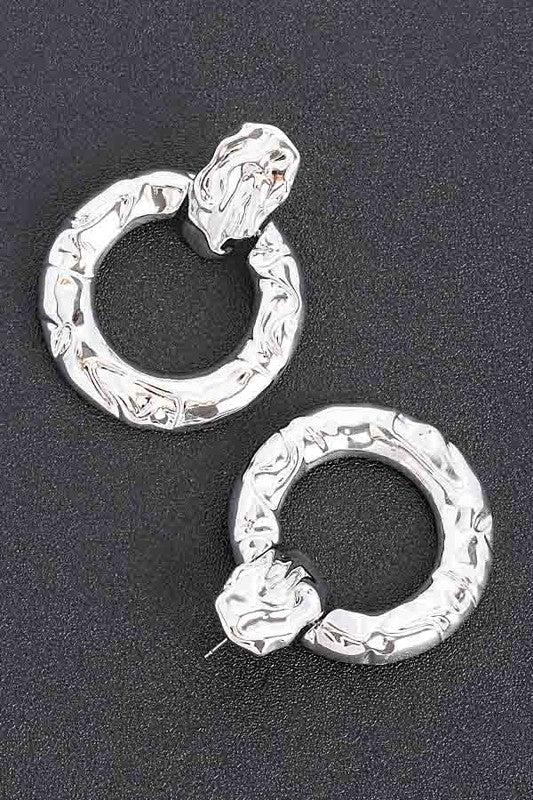HAMMERED METAL ROUND EARRINGS