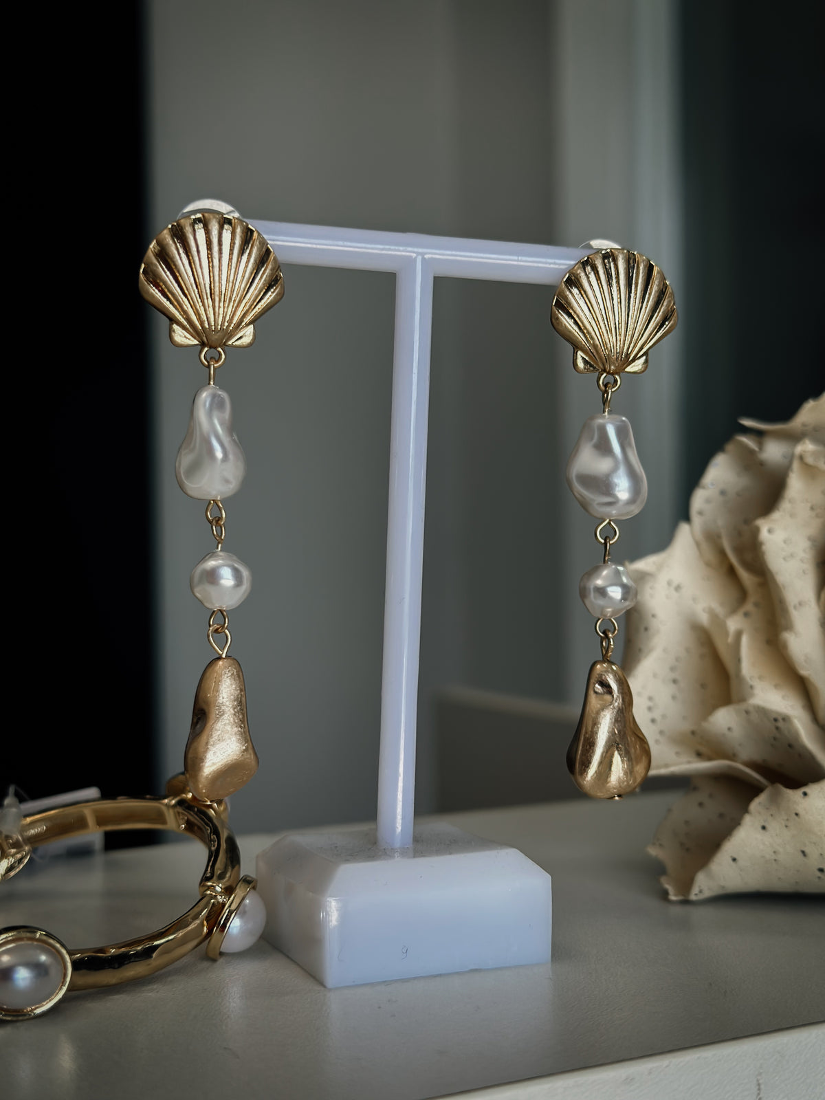 PEARL AND SHELLS DROP EARRING