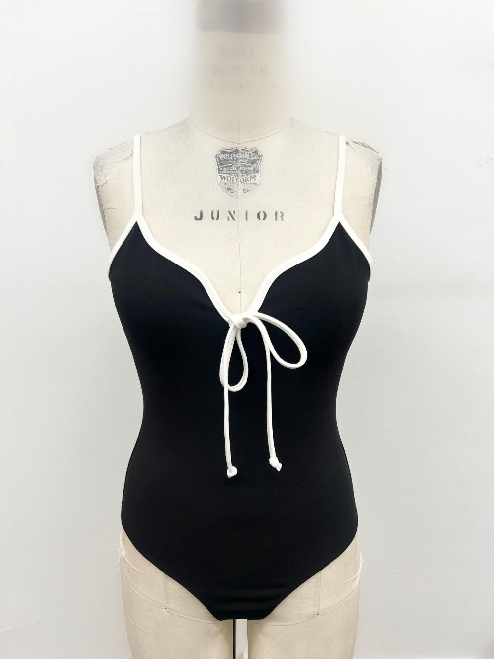 “CONNIE” BODYSUIT WITH BOW DETAIL