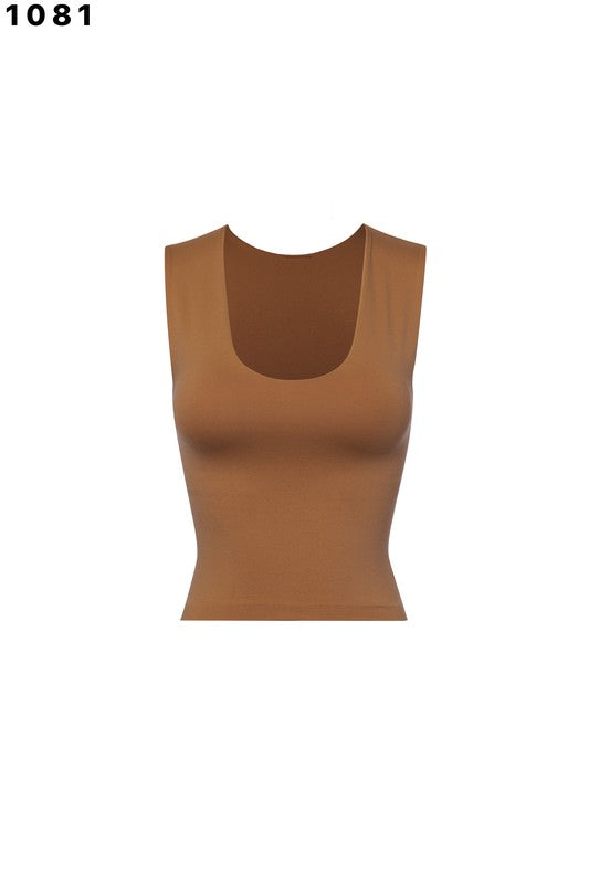 “AMBER” ROUND NECK SLEEVELESS BASIC TOP