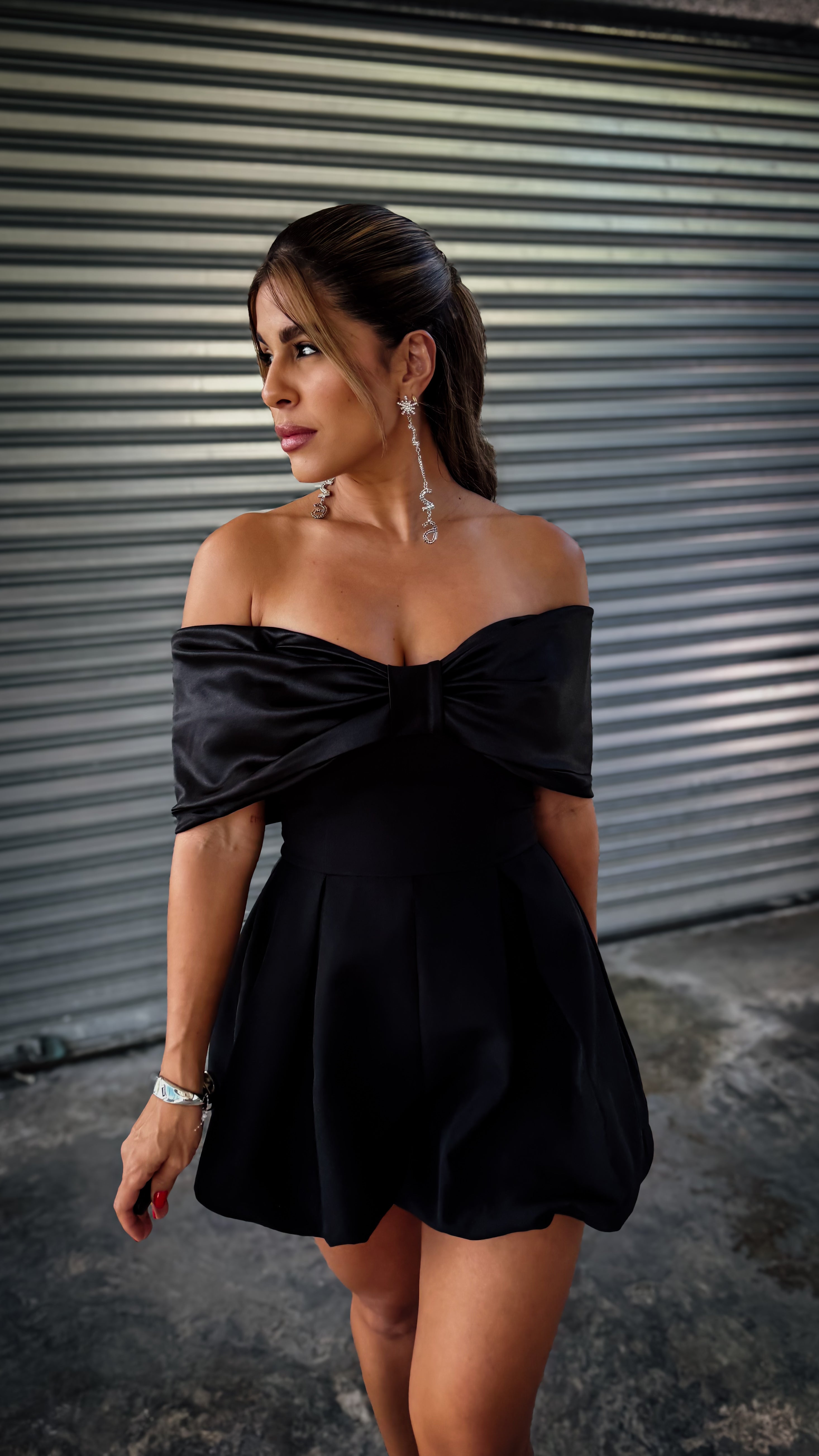 Pre-orden “ARIANA” SATIN BOW DETAIL OFF SHOULDER ROMPER BLACK